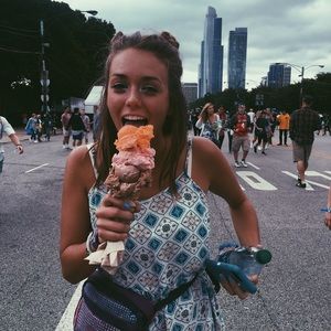 Meet your Posher, Olivia